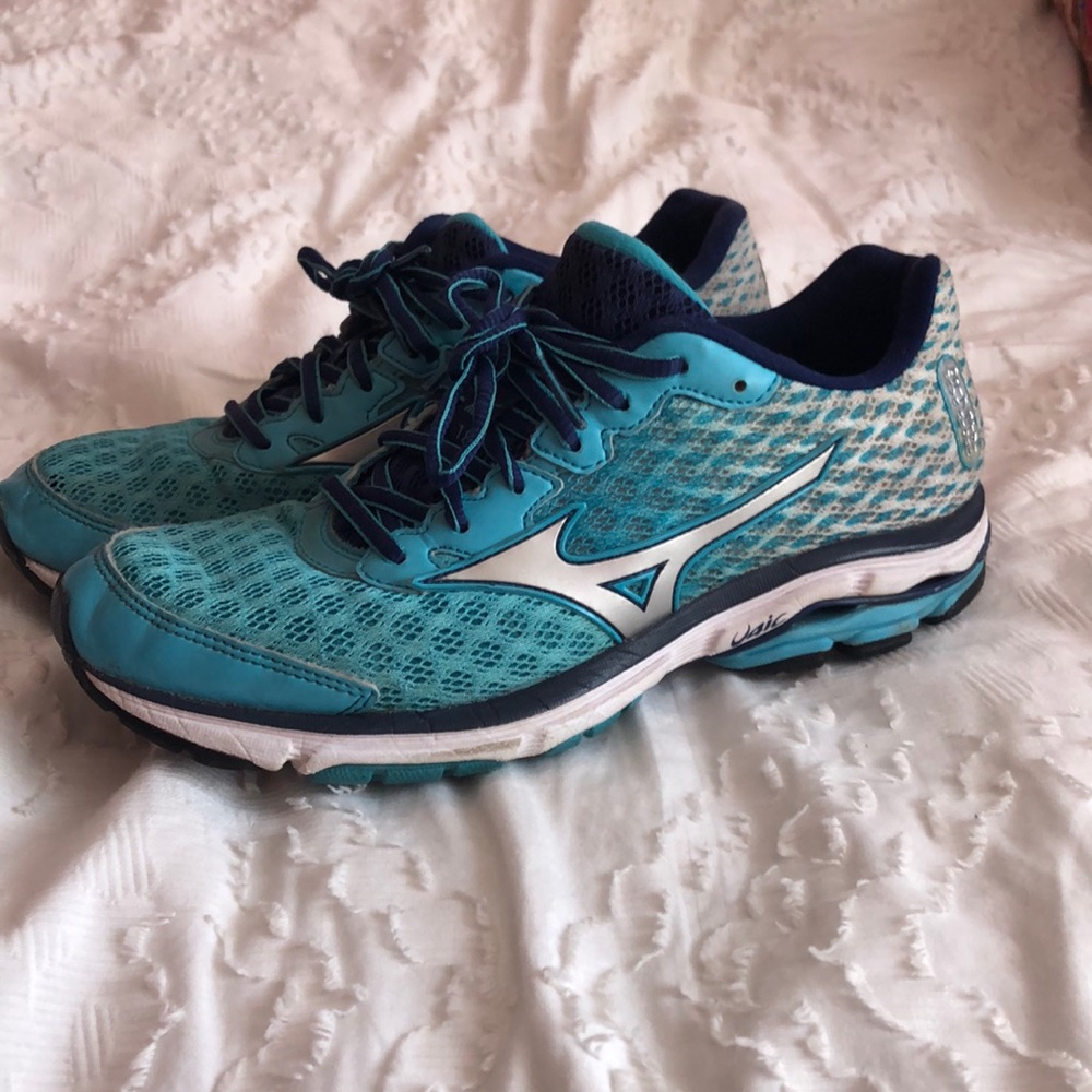 Mizuno Women’s Wave Rider Running Shoe